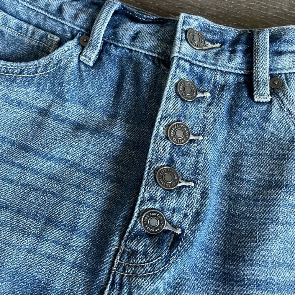 Kancan Fray Hem Exposed Button High Rise Jean Shorts Medium Wash Size Medium - Picture 6 of 11
